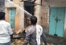 देर रात दुकान में भड़की भीषण आग, लाखों का सामान राख Soap Store Fire