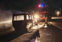 हाईवे पर खड़ी कार में अचानक लगी आग, पूरी तरह जलकर खाक gangster car fire