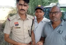 ऑटो चालक की ईमानदारी, मिले 50 हजार रुपये लौटाए honest auto driver