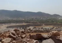 माइनिंग साइट पर गुंडागर्दी, कर्मचारियों पर हमला Mining Site Attack