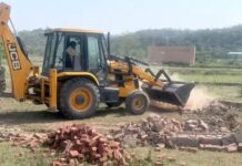अवैध कॉलोनियों पर प्रशासन का बड़ा एक्शन, निर्माण कार्यों पर चला बुलडोजर Panchkula News
