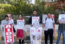 परीक्षा विवाद पर छात्रों का प्रदर्शन, एजेंसी के खिलाफ जमकर नारेबाजी NEET Paper Leak