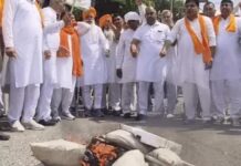 किसान संगठन का प्रदर्शन, विदेशी दौरे के विरोध में पुतला दहन, आगे बड़े आंदोलन की चेतावनी BKU Protest