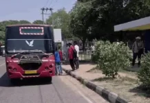 ट्राईसिटी में कैब सेवाएं प्रभावित, यात्रियों के लिए विशेष बस व्यवस्था शुरू Chandigarh News