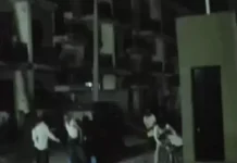 रिक्शा चालक से हैवानियत की हदें पार: सरेआम कपड़े उतरवाकर दौड़ाया, मारपीट का VIDEO वायरल Rickshaw Driver Assault
