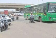 रेवाड़ी में बिजली-पानी संकट पर दूसरे दिन भी जाम, महिलाओं ने सड़क पर बनाईं मानव श्रृंखला Rewari News,