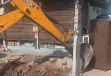 सड़कों और गलियों को कराया गया अतिक्रमण मुक्त, प्रशासन ने चलाया विशेष अभियान Encroachment Drive