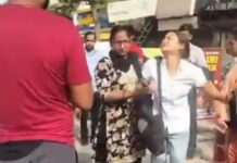 फरीदाबाद में एक होटल के बाहर युवती और शादीशुदा युवक को लेकर जमकर हंगामा हुआ। परिजनों ने दोनों को रोक लिया और उनके मोबाइल फोन अपने कब्जे में लेने का आरोप है। पुलिस मामले की जांच कर रही है। Faridabad News,