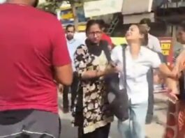 फरीदाबाद में एक होटल के बाहर युवती और शादीशुदा युवक को लेकर जमकर हंगामा हुआ। परिजनों ने दोनों को रोक लिया और उनके मोबाइल फोन अपने कब्जे में लेने का आरोप है। पुलिस मामले की जांच कर रही है। Faridabad News,