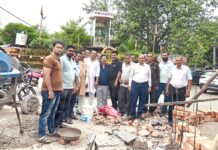 सफीदों में महाराजा अग्रसैन चौक विवाद गहराया अन्य मूर्ति स्थापना को लेकर अग्रवाल समाज में रोष अग्रवाल समाज ने दी आंदोलन की चेतावनी विधायक रामकुमार गौतम व एसडीएम पुलकित मल्होत्रा को समाज सौंपेंगा ज्ञापन Safidon News