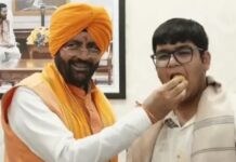 NEET UG 2026 टॉपर पांशुल बंसल से मिले CM सैनी, बोले- हरियाणा का मान बढ़ाया NEET UG 2026