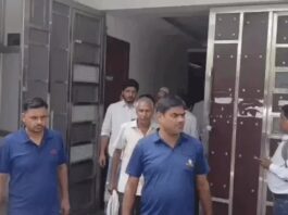 बल्लभगढ़ में सड़क और सीवर की बदहाली से लोग परेशान, विधायक से लगाई गुहार Ballabhgarh News