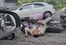 गुरुग्राम में रोड रेज के बाद कार और बाइक सवारों में मारपीट, हेलमेट से हमला; VIDEO वायरल Gurugram News