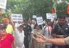 हरियाणा BJP में फिर विवाद: प्रदर्शन में जिला अध्यक्ष ने पार्षद को हाथ पकड़कर किया साइड; नागपाल बोले- ‘प्रधान हटेगा तो लड्डू बांटूंगा’ Haryana BJP