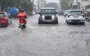 हरियाणा में भारी बारिश से जनजीवन प्रभावित: पंचकूला में पुल बहा, गुरुग्राम में 2 फीट जलभराव; फरीदाबाद में गड्ढे में पलटा ऑटो Haryana Rain