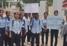 महेंद्रगढ़ में सरकारी स्कूल के प्राचार्य सस्पेंड, वांगचुक समर्थन में नारेबाजी के बाद कार्रवाई Mahendragarh News
