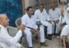 रोहतक में अमेरिका-भारत ट्रेड डील और स्मार्ट मीटर के विरोध में प्रस्तावित दिल्ली कूच से पहले पुलिस ने कई किसान नेताओं को एहतियातन हाउस अरेस्ट किया। पुलिस सुबह से ही नेताओं के घरों पर पहुंच गई। Rohtak News