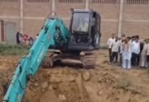 फतेहाबाद में डिस्पोजल टैंक निर्माण को लेकर विवाद, कब्रों और जल निकासी को लेकर आमने-सामने आए पक्ष Fatehabad News,