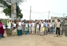 डबवाली के चौहान नगर में 30 साल पुराने बसे परिवारों पर प्रॉपर्टी टैक्स का दबाव, EO से राहत की गुहार Dabwali News
