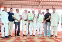 हरिगढ़ गांव में धूमधाम से मनाया स्वतंत्रता दिवस स्वतंत्रता सेनानियों के परिजनों को किया सम्मानित Harigarh Village