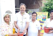 सावन के पहले सोमवार पर हुआ तुलसी वितरण