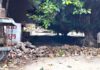 भरभराकर गिरा रेलवे स्टेशन का गेट, बड़ा हादसा टला Railway Station Gate