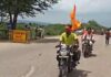 ब्रजमंडल यात्रा में आकर्षण का केंद्र बने योगी के हमशक्ल, श्रद्धालुओं ने JCB से की पुष्पवर्षा Brajmandal Yatra