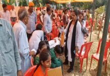 हांसी में स्वतंत्रता दिवस कार्यक्रम के दौरान छात्राओं की तबीयत बिगड़ी, विरोध के बीच CM ने फहराया तिरंगा Hansi