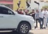 गुरुग्राम में CM के काफिले के सामने कांग्रेसियों का प्रदर्शन, काले झंडे दिखाकर जताया विरोध Gurugram News