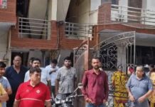 फरीदाबाद में बेसमेंट निर्माण से आसपास के घरों को खतरा, 7 मकानों में आईं दरारें Faridabad