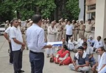 पंचकूला में DSE ऑफिस का HEMSA ने किया घेराव, डायरेक्टर से मुलाकात के बाद शांत हुए कर्मचारी HEMSA Haryana