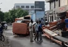 पंचकूला में जनरेटर लोड करते वक्त बड़ा हादसा, क्रेन पलटने से दो मजदूरों की जान गई Panchkula