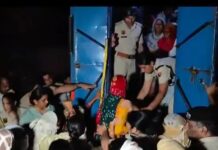 रतिया में सफाई व्यवस्था को लेकर टकराव, विरोध कर रहे 28 कर्मचारी हिरासत में; मशीनों से हटाया कचरा Ratia News