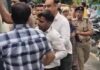 यमुनानगर में कचरा उठाने पर विवाद, सफाईकर्मियों को पुलिस वाहन में बैठाया Yamunanagar