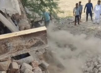 सामुदायिक जमीन से छेड़छाड़ व चोरी का मामला दर्ज Community Land