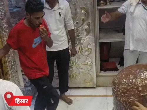शिवरात्रि पर जलाभिषेक से पहले कांवड़िए की तबीयत बिगड़ी, हार्ट अटैक की आशंका; होवरबोर्ड वाली ‘लिटिल राइडर’ भी चर्चा में Haryana News