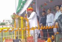 कैथल में स्वतंत्रता दिवस समारोह में मंत्री कृष्ण बेदी ने किया ध्वजारोहण, बच्चों ने दिखाया देशभक्ति का रंग Kaithal