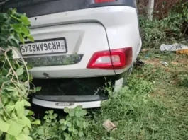 नारनौल में भीषण सड़क हादसा, कार से भिड़ी स्कूटी; युवक की मौत, ब्रेजा भी पलटी Narnaul News