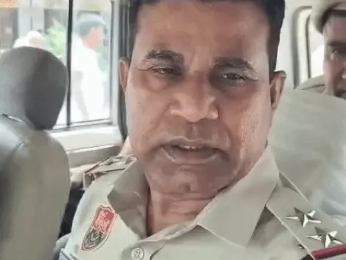फतेहाबाद में महिला नशा तस्कर गिरफ्तार, पुलिस देख घबराई; हेरोइन फेंकने का आरोप Fatehabad News