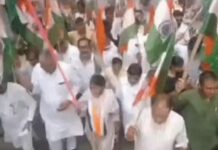 रोहतक की तिरंगा यात्रा में उल्टा झंडा लहराने का वीडियो वायरल, BJP नेता पर उठे सवाल Rohtak