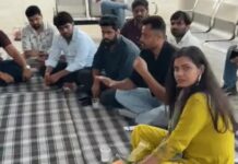 झज्जर में सफाई कर्मचारियों के आंदोलन को CJP का समर्थन, धरना स्थल पर दी सोशल मीडिया ट्रेनिंग; पुलिस पर कार्यकर्ताओं को रोकने का आरोप Jhajjar Sanitation Workers Protest