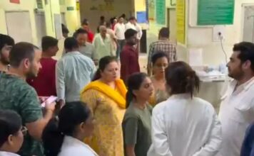 बहादुरगढ़ ट्रॉमा सेंटर में कार्यवाहक PMO से मारपीट का आरोप, डॉक्टरों ने आधे दिन काम बंद किया; FIR और गिरफ्तारी की मांग Bahadurgarh News
