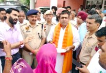 प्रधानमंत्री नरेंद्र मोदी के नेतृत्व में देश छू रहा है नई ऊंचाइयां: रजत गौतम सेवा संकल्प अभियान के तहत सुनी जन समस्याएं सुनीं Safidon News