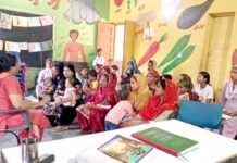 आंगनबाड़ी के मासूमों पर भवन संकट की मार केंद्र शिफ्ट करने के निर्देश से भड़का विरोध 19 साल से स्कूल परिसर में चल रहा केंद्र Anganwadi Centre