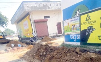 धान सीजन सिर पर, सफीदों नई अनाज मंडी की तैयारियां अधूरी जलभराव, टूटी सड़कें और उखड़ा रास्ता बना परेशानी