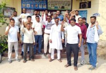 बिजली घर विवाद ने पकड़ा तूल, ग्रामीणों के बाद बिजली कर्मचारियों ने भी खोला मोर्चा एडवोकेट से कथित मारपीट मामले में गिरफ्तारी की मांग पर ग्रामीण धरने पर कर्मचारियों ने शिकायत देकर सुरक्षा और कार्रवाई की उठाई मांग Safidon News