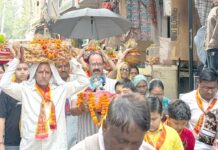 कलश यात्रा के साथ श्रीमद्भागवत कथा का शुभारंभ पुष्पवर्षा से हुआ कलश यात्रा का भव्य स्वागत Safidon