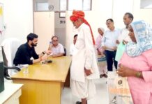 समाधान शिविर में एसडीएम पुलकित मल्होत्रा ने सुनी समस्याएं समस्याओं के समाधान के अधिकारियों को दिए निर्देश Pulkit Malhotra