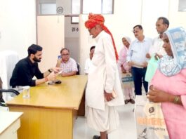 समाधान शिविर में एसडीएम पुलकित मल्होत्रा ने सुनी समस्याएं समस्याओं के समाधान के अधिकारियों को दिए निर्देश Pulkit Malhotra