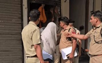 फतेहाबाद के स्पा सेंटर पर पुलिस की छापेमारी, मैनेजर समेत आठ लोगों से पूछताछ Fatehabad